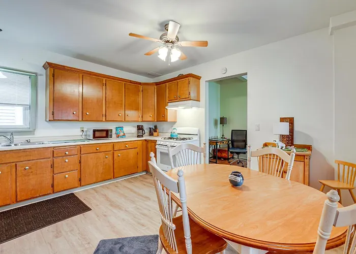 Great Location! Walking Distance To So Much! Ottawa