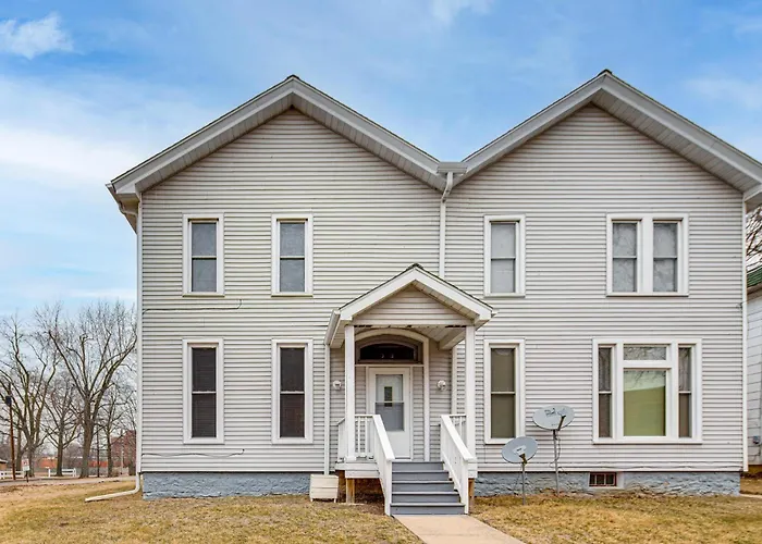 Great Location! Walking Distance To So Much!