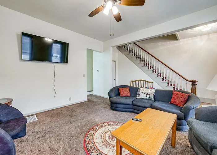 Great Location! Walking Distance To So Much! Holiday home *