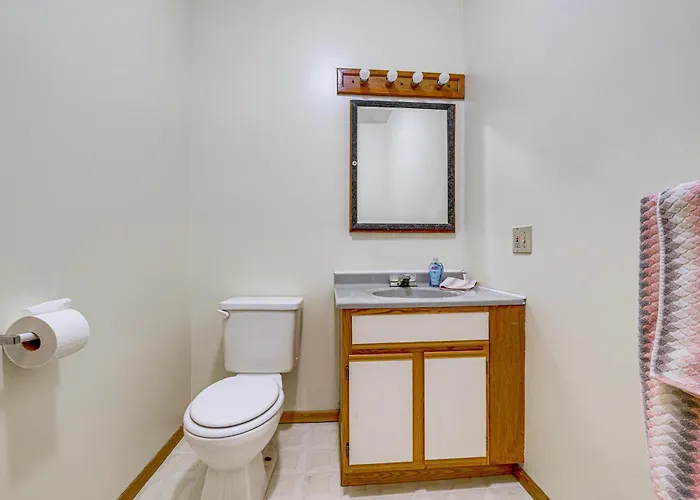 Great Location! Walking Distance To So Much! Holiday home Ottawa