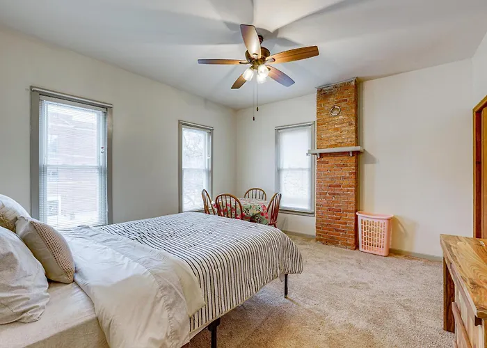 Holiday home Great Location! Walking Distance To So Much!
