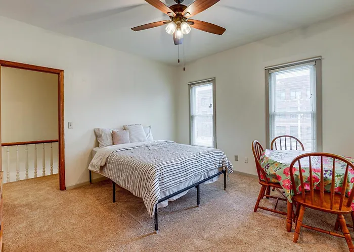 Great Location! Walking Distance To So Much! Holiday home Ottawa