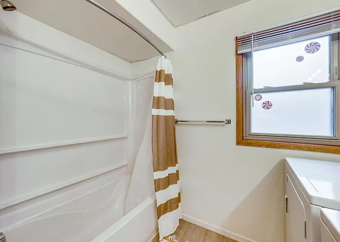 Great Location! Walking Distance To So Much! *