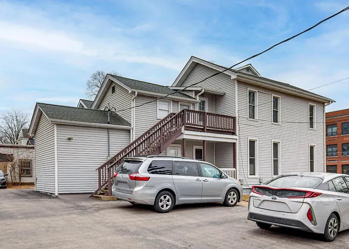 Great Location! Walking Distance To So Much! Ottawa