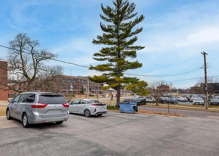 Great Location! Walking Distance To So Much! Holiday home Ottawa